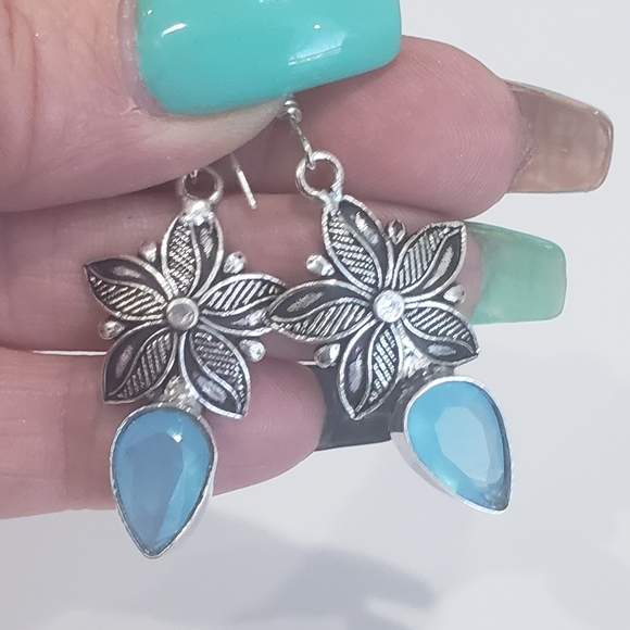 Chalcedony earrings, blue chalcedony flower earrings, 925 chalcedony earrings - Picture 5 of 11
